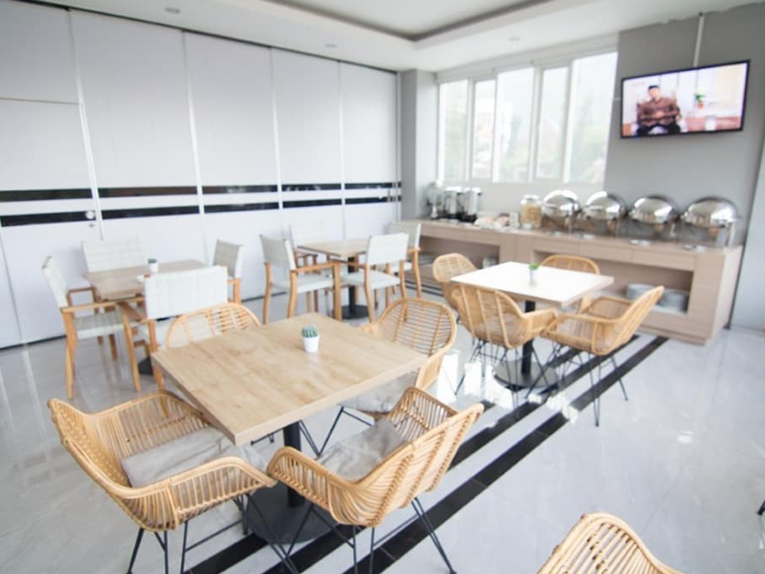 Partisi geser restoran