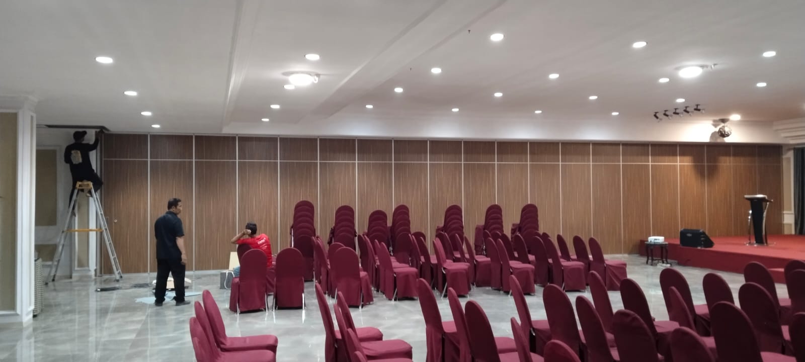 partisi geser, partisi geser hotel, partisi ruangan ballroom,