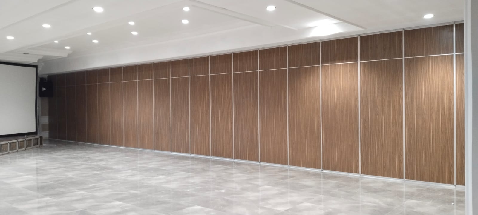 partisi geser, partisi geser hotel, partisi ruangan ballroom,