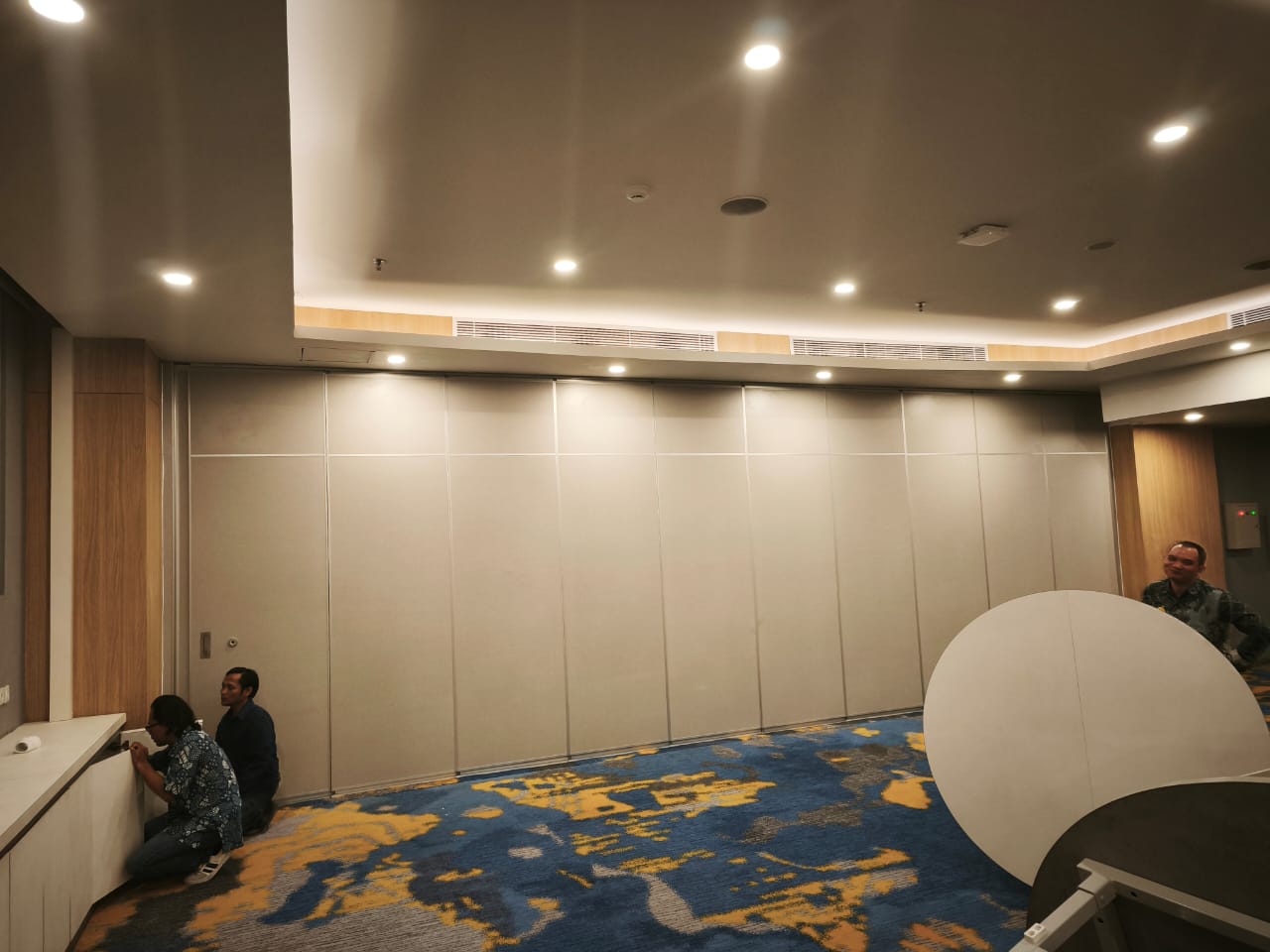 partisi movable, partisi geser, partisi ruang meeting, partisi ballroom,